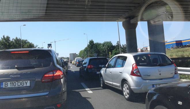 Update - TRAFIC DE COȘMAR ÎN CONSTANȚA. COZI DE ZECI DE KILOMETRI - 20150720111730-1437380671.jpg