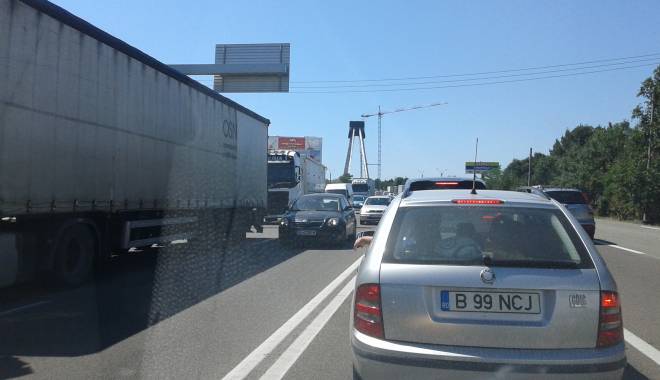 Trafic de coșmar în Constanța / Poliția este depășită de situație! AMBULANȚĂ BLOCATĂ ÎN COLOANĂ - 20150720111918-1437383590.jpg