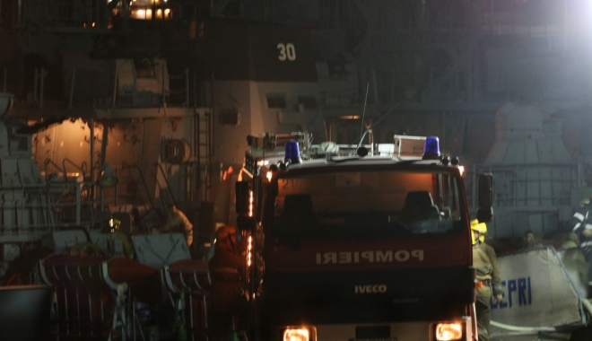 GALERIE FOTO / ALERTĂ în Portul Constanța. O navă militară a luat foc! - 20171030photo00000079-1509388671.jpg