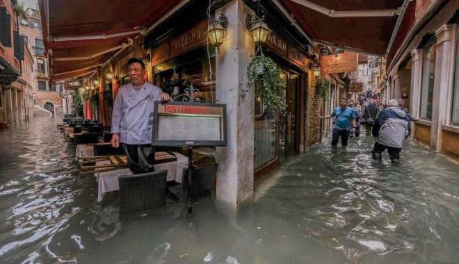 Veneția sub ape: Guvernul italian declară starea de urgență și aprobă fonduri - 20181030venice1rszcrp-1573740077.jpg