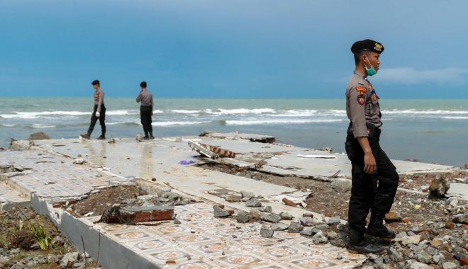 După tsunami, potopul. Ploi torențiale îngreunează viața salvatorilor în Indonezia - 20181224t081952z490014615rc1f0fc-1545828164.jpg