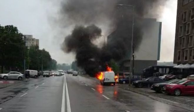 Autoturism cuprins de flăcări, la Constanța - 20190608142319-1559993058.jpg