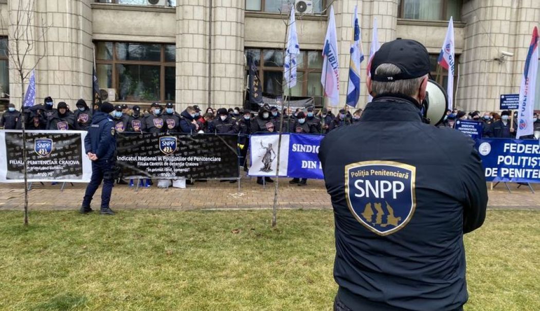 Sindicaliştii din penitenciare pichetează Ministerul Justiţiei. Ce nemulțumiri au - 20210208miting006-1761112289.jpg