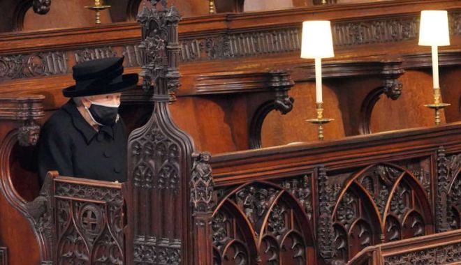 Regina Elisabeta a II-a a stat singură la funeraliile prinţului Philip: - 20210417t142620z449610395rc2qxm9-1618677571.jpg