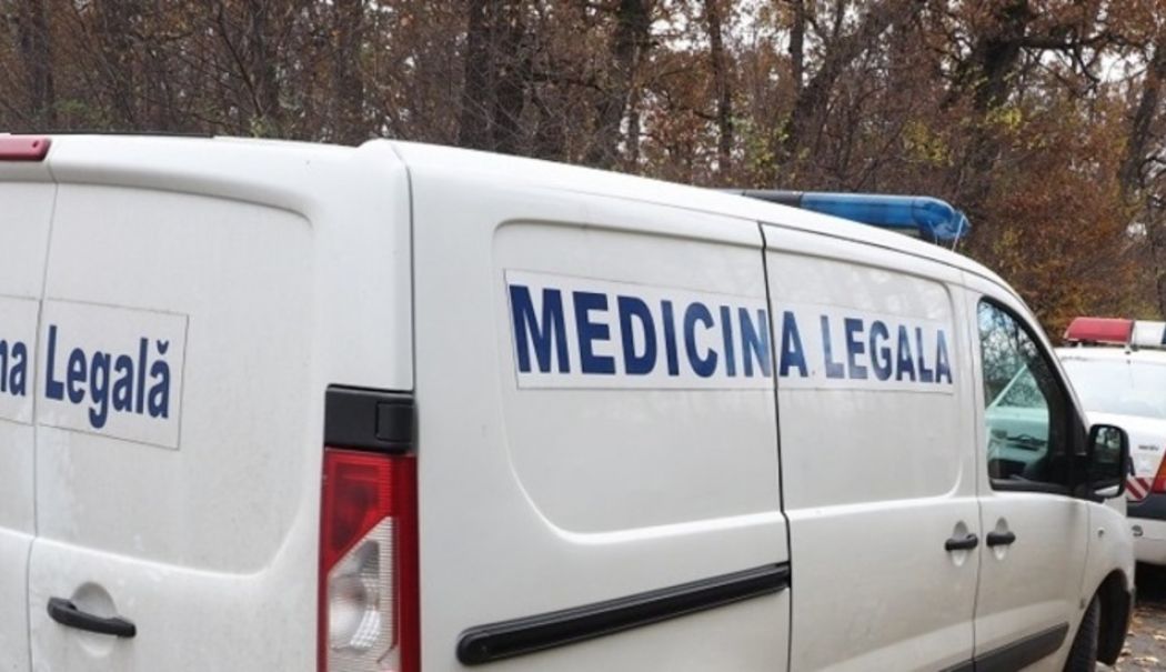 Un tânăr de 18 ani a fost găsit spânzurat de un copac. Poliția a deschis o anchetă