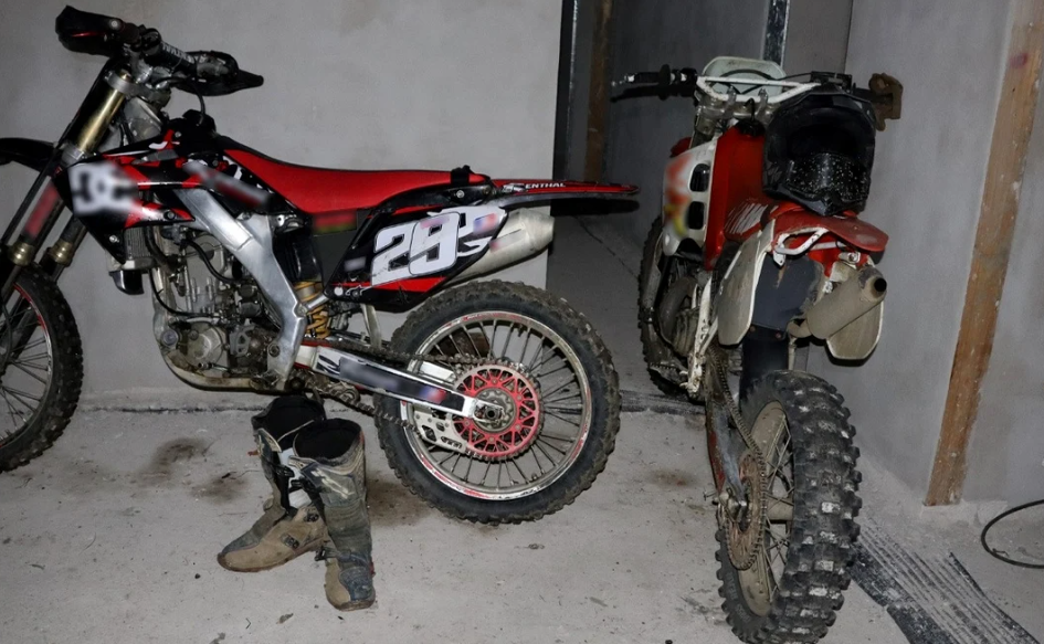 Doi frați români, reținuți după ce au ajutat trei ucraineni să treacă ilegal frontiera pe motociclete