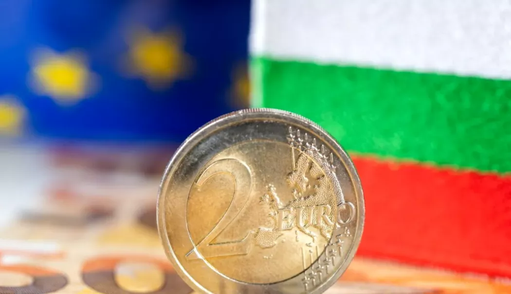Bulgaria a trecut oficial la Euro. Leva va mai fi folosit doar până la 1 februarie