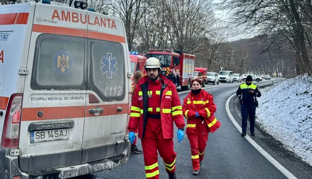 O șoferiță a intrat într-o mașină de pe contrasens. Cinci persoane rănite și trafic blocat pe DN1 - 20260101-2-1767273300.webp