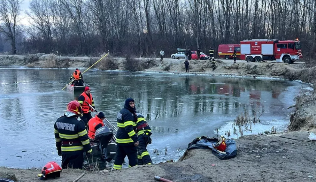 Cinci ore de resuscitare în încercarea de a salva viața tânărului căzut în râu. Medicii au declarat decesul