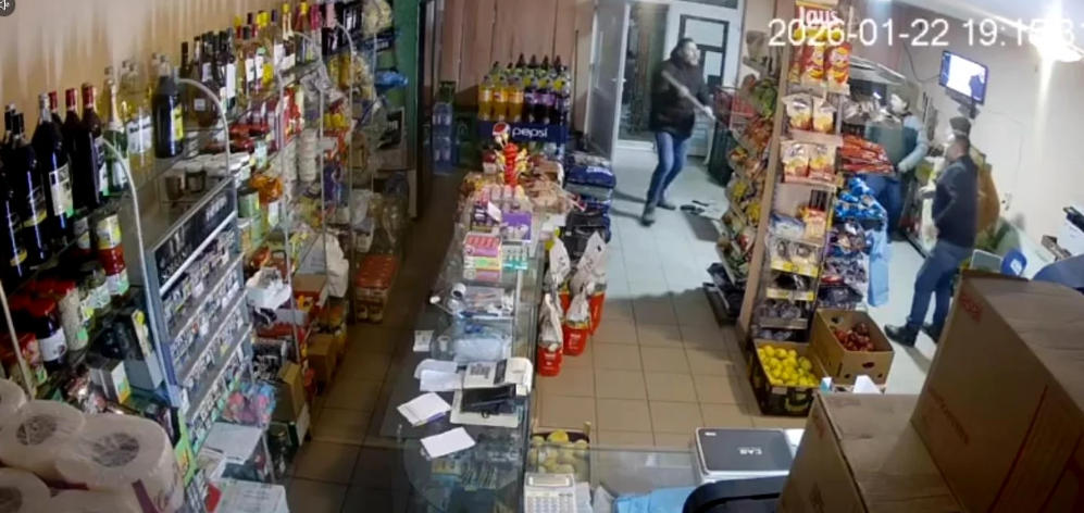Consilier local, atacat cu o secure în magazin. Agresorul, reținut pentru tentativă de omor - 20260125-2-1769341759.webp
