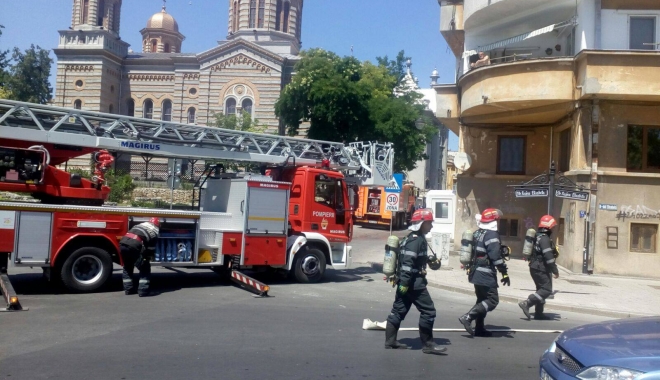 VIDEO. Incendiu în Piața Ovidiu. Pompierii se luptă cu flăcările / UPDATE - 20629117141173435224663111321328-1501672332.jpg