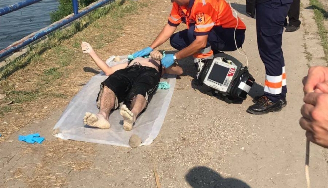 BĂRBATUL CĂUTAT ORE ÎN ȘIR DE SCAFANDRII DIN CONSTANȚA, GĂSIT MORT! - 20642119141380758537264115849649-1501857386.jpg