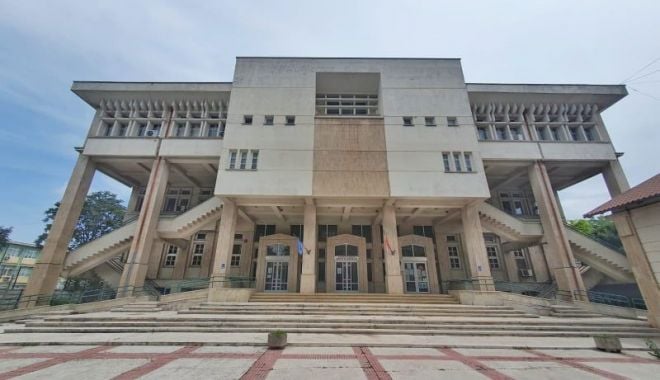 Constănţenii pot merge, din nou, în sălile de lectură ale Bibliotecii „Ioan N. Roman” - 20723011376685415732418661716751-1625141512.jpg