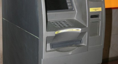 Hoții au încercat să fure bancomatul de la Policlinica nr. 1 - 20f60384416327a4fac34b071d1d3603.jpg
