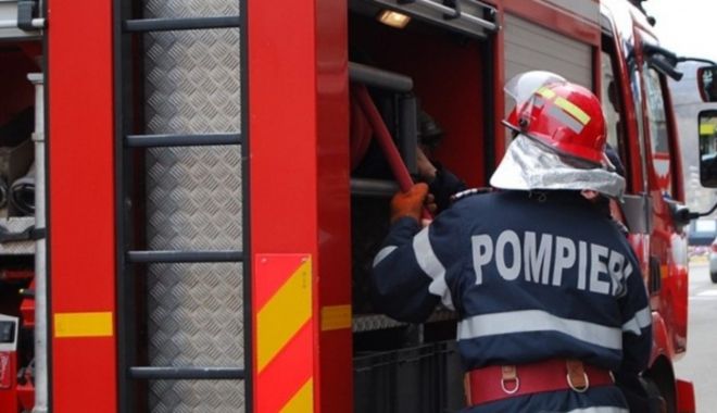 INCENDIU ÎN COSTINEȘTI, la o autoservire! - 20iulieincendiuacoperissursanews-1595226691.jpg