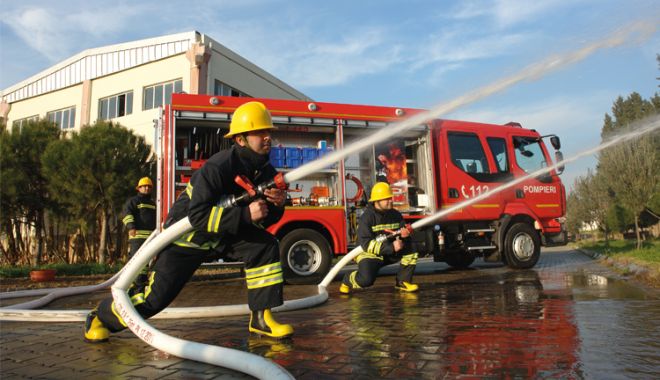 Circa o tonă de deșeuri plastice au ars într-un incendiu la un centru de dezmembrări din Focșani - 20situatiimobile-1588874371.jpg
