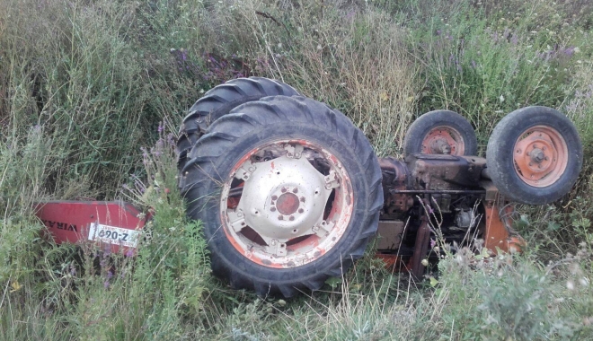 TRAGEDIE LA CONSTANȚA / UN BĂRBAT A MURIT STRIVIT DE PROPRIUL TRACTOR - 21056932142941140714559212208545-1503335153.jpg