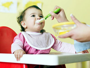 Când ar trebui diversificată dieta bebelușului - 21martiemediculdiversifalimentat-1363878945.jpg