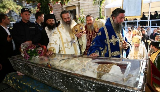 O femeie a murit stând la rând la moaștele SFINTEI PARASCHEVA - 22-1381501278.jpg
