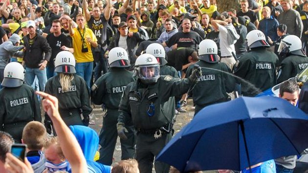 Cinci ani interdicție pentru cinci sute de fani ai echipei germane Borussia Dortmund - 2201dortmundinterdictie-1390398841.jpg