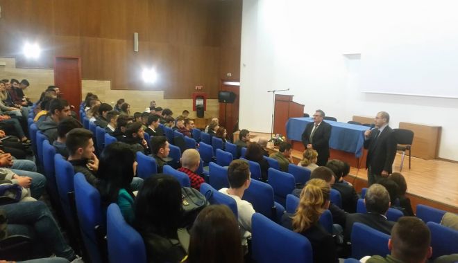 Elevi din șase licee constănțene au participat la Săptămâna carierei - 22180024148782085130463137457562-1650883146.jpg
