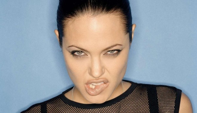 Angelina Jolie renunță la actorie - 22269968bg1-1401875477.jpg