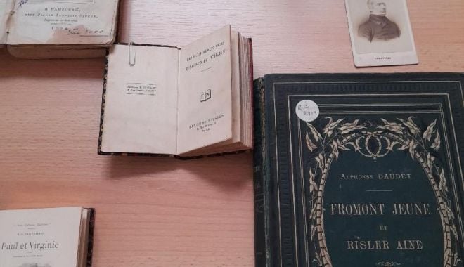 Expoziţie de literatură franceză la Biblioteca Judeţeană Constanţa - 22324328047288447371435223456226-1627035309.jpg