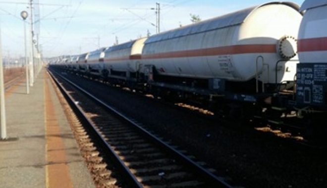 GALERIE FOTO / Pericol de explozie! Pierderi de gaze la un tren staționat în Saligny - 22414394160030574332553923795499-1507708303.jpg