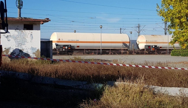 GALERIE FOTO / Pericol de explozie! Pierderi de gaze la un tren staționat în Saligny - 22425837160030570999220912279077-1507708270.jpg