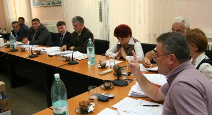 Ședință cu scântei la Consiliul Local Medgidia - 227f95590c4816cb70e73df2e5c8ef8c.jpg