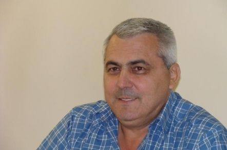 Dispozitiv de interceptare sub mașina liderului sindicatului polițiștilor - 22augustsurugiudispozitivasculta-1377161446.jpg