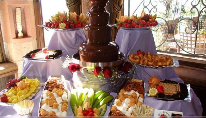 Pățania unui cuplu proaspăt căsătorit. Cât li s-a cerut să plătească pentru un candy bar și o fântână de ciocolată