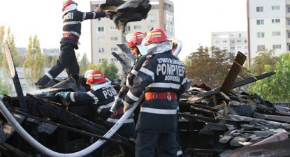 Incendiu la acoperișul unui bloc de pe bulevardul Lăpușneanu - 22f253652ad14f4171ad7385621db788.jpg