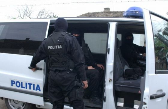 Rezultatul perchezițiilor polițiștilor: infractori prinși, mașini și arme confiscate - 22februarieactiunipolitisti-1393070446.jpg