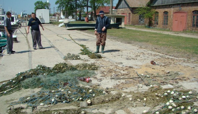 Captură de plase ilegale la Garda de Coastă - 22maipescuitilegalgarda-1337680162.jpg