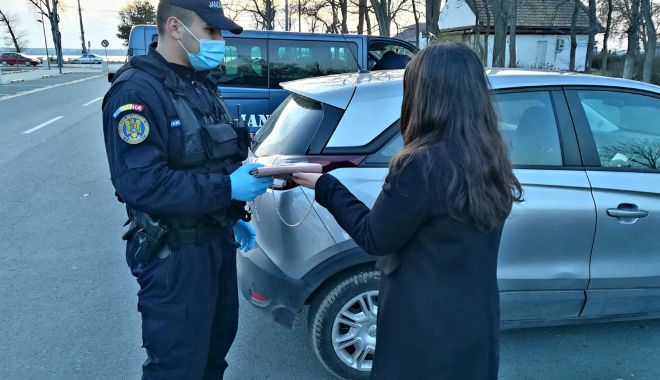 Poșetă uitată pe mașină, recuperată de un jandarm - 22martposeta-1616414180.jpg