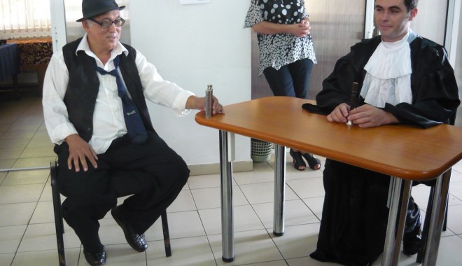 Nevăzătorii au jucat din Caragiale, de ziua asociației lor - 22septembrienevazatoriserbaretea-1316690647.jpg