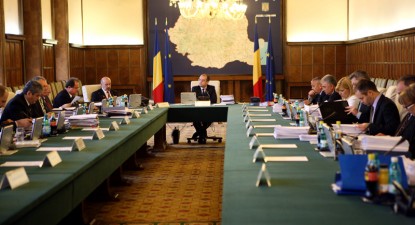 Președintele Băsescu a convocat astăzi Guvernul la consultări pe tema reducerilor bugetare - 230fd6d29005cc05d3586a611cb25131.jpg
