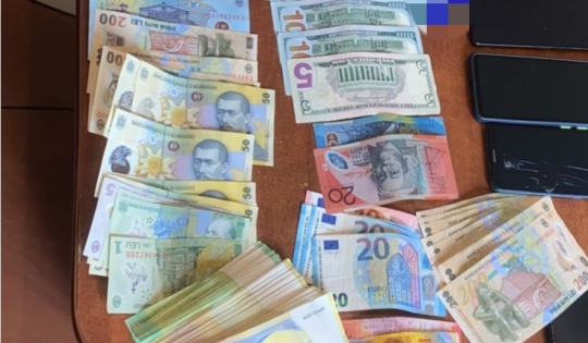 Prins de poliţişti după ce a furat bani şi bijuterii, dintr-o societate comercială