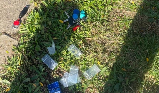Bărbat prins când vindea ''cristal''; procurorii DIICOT au găsit la percheziţii alte droguri