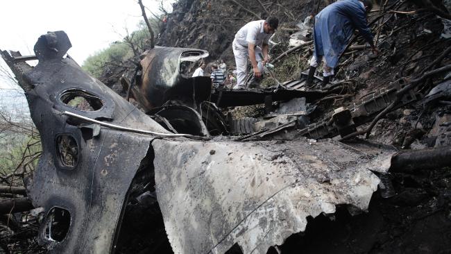 ACCIDENT AVIATIC ÎN PAKISTAN: Un avion cu 127 de pasageri la bord s-a prăbușit în apropiere de Islamabad - 232181pakistanplanecrash-1334937600.jpg