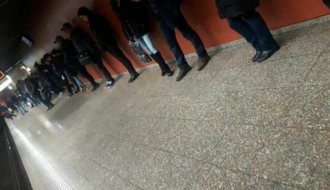 IMAGINEA ZILEI. Așteptând metroul... - 2322353556980500-1513339825.jpg