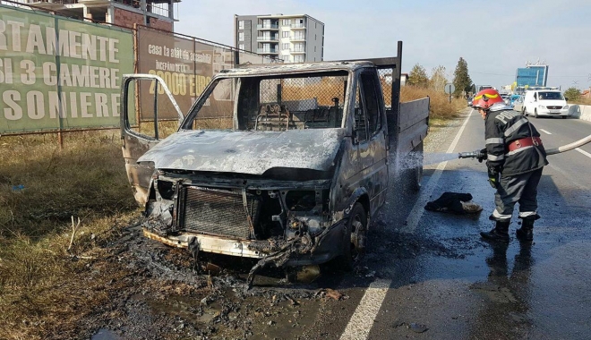 Galerie foto / Atenție! Mașină în flăcări la intrare în Constanța - 23314400149872713021401922176983-1509966804.jpg