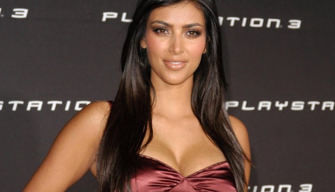 Kim Kardashian își înnebunește fanii  cu noi fotografii sexy - 23723-1345649769.jpg