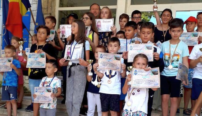 Medalii pentru tinerii şahişti de la CS Năvodari la turneul de la Mangalia - 23889733045124828287856928394928-1629376477.jpg