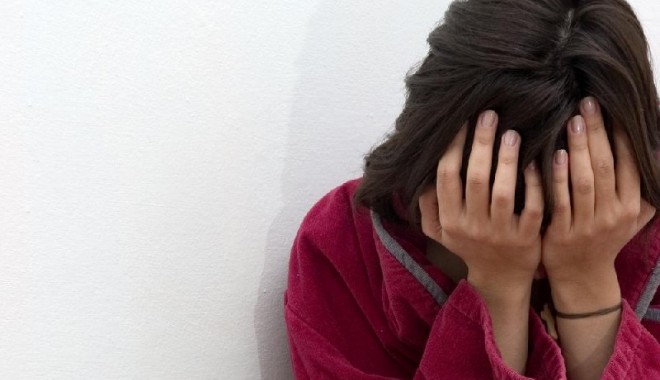 Obligau minore să facă sex pe bani - 239800femeieplange-1317414519.jpg