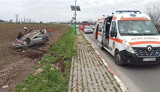 FOTO/VIDEO. Mașină răsturnată, la Lumina. O victimă dusă la spital - 23apraccidentlumina2-1619178154.jpg