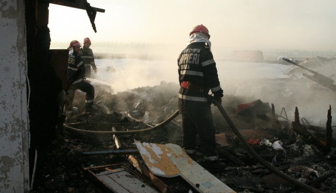 Atenție! Începe perioada incendiilor - 23augustincendiumanstireasfnicol-1395824992.jpg