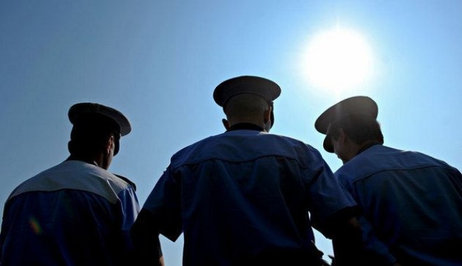 Polițiștii români din Afganistan au împărțit cadouri copiilor - 23decembriepolitistiafganistancr-1387800760.jpg
