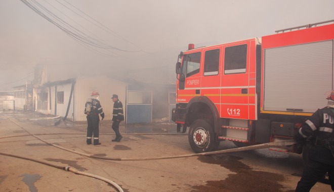 Incendiu la Hârșova - 23martieincendiu23-1395653212.jpg
